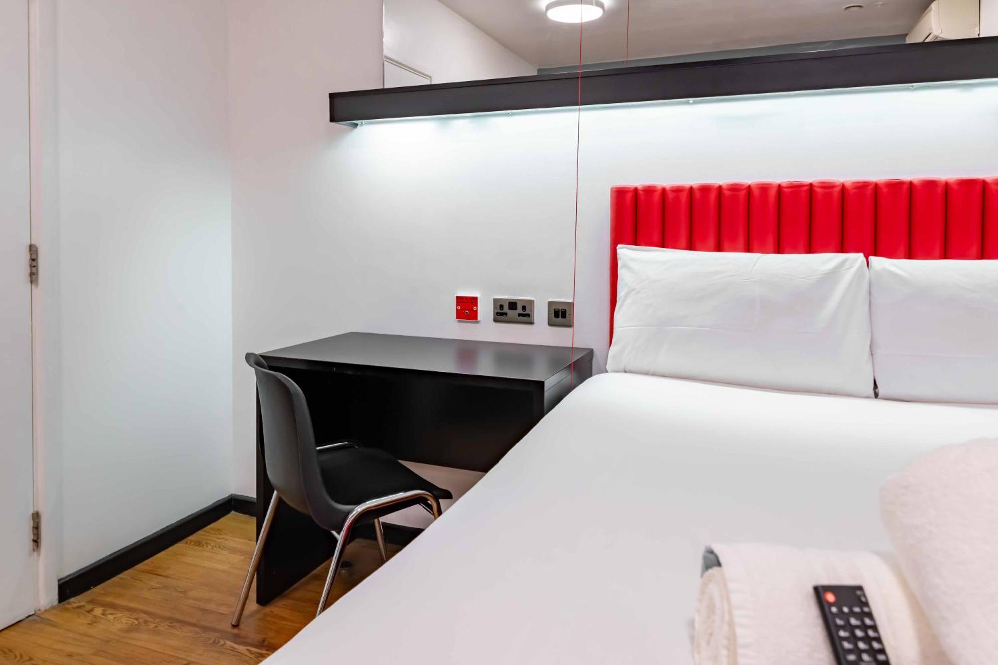 Easyhotel Hotel 2*