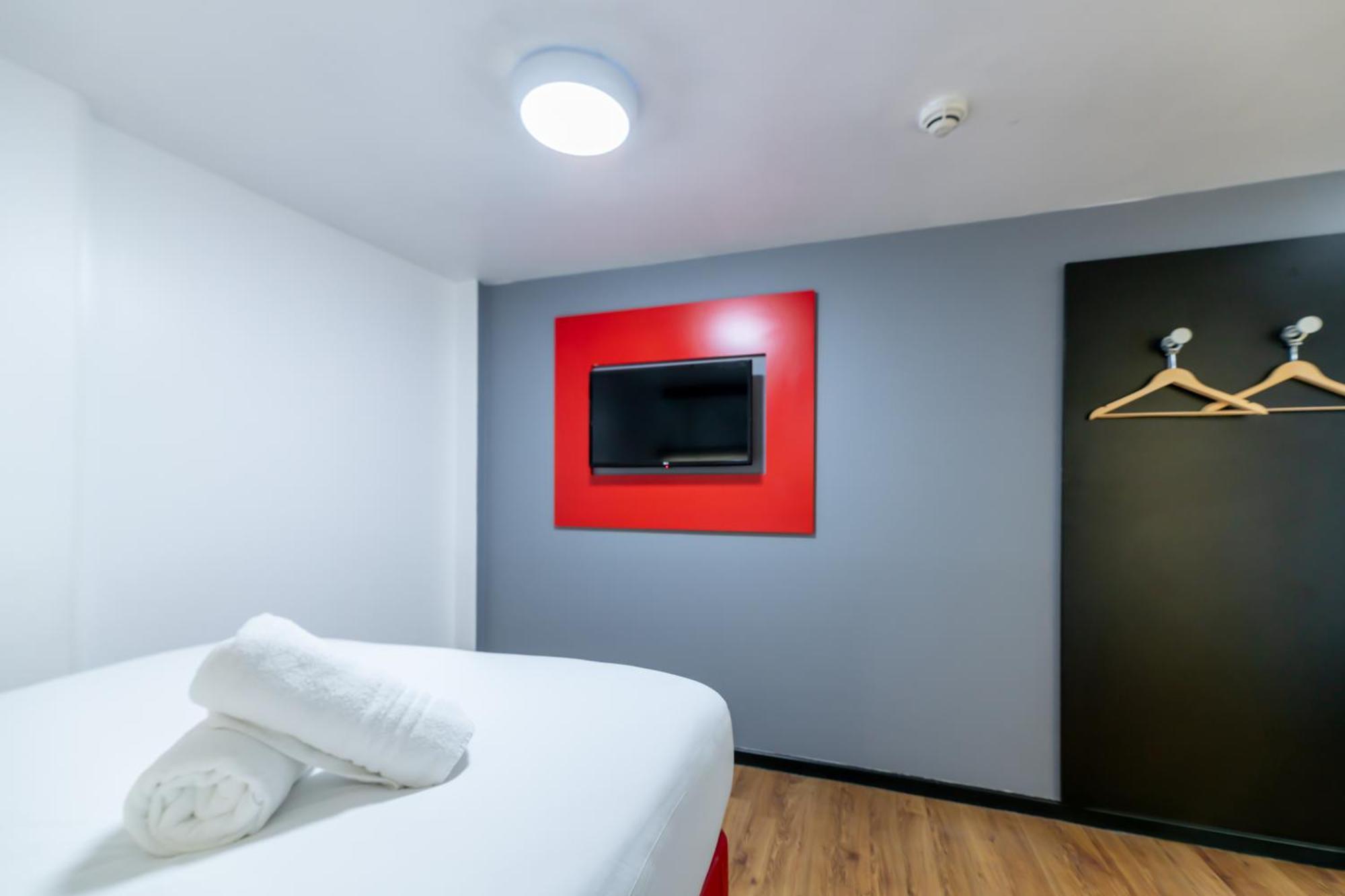 Easyhotel Hotel