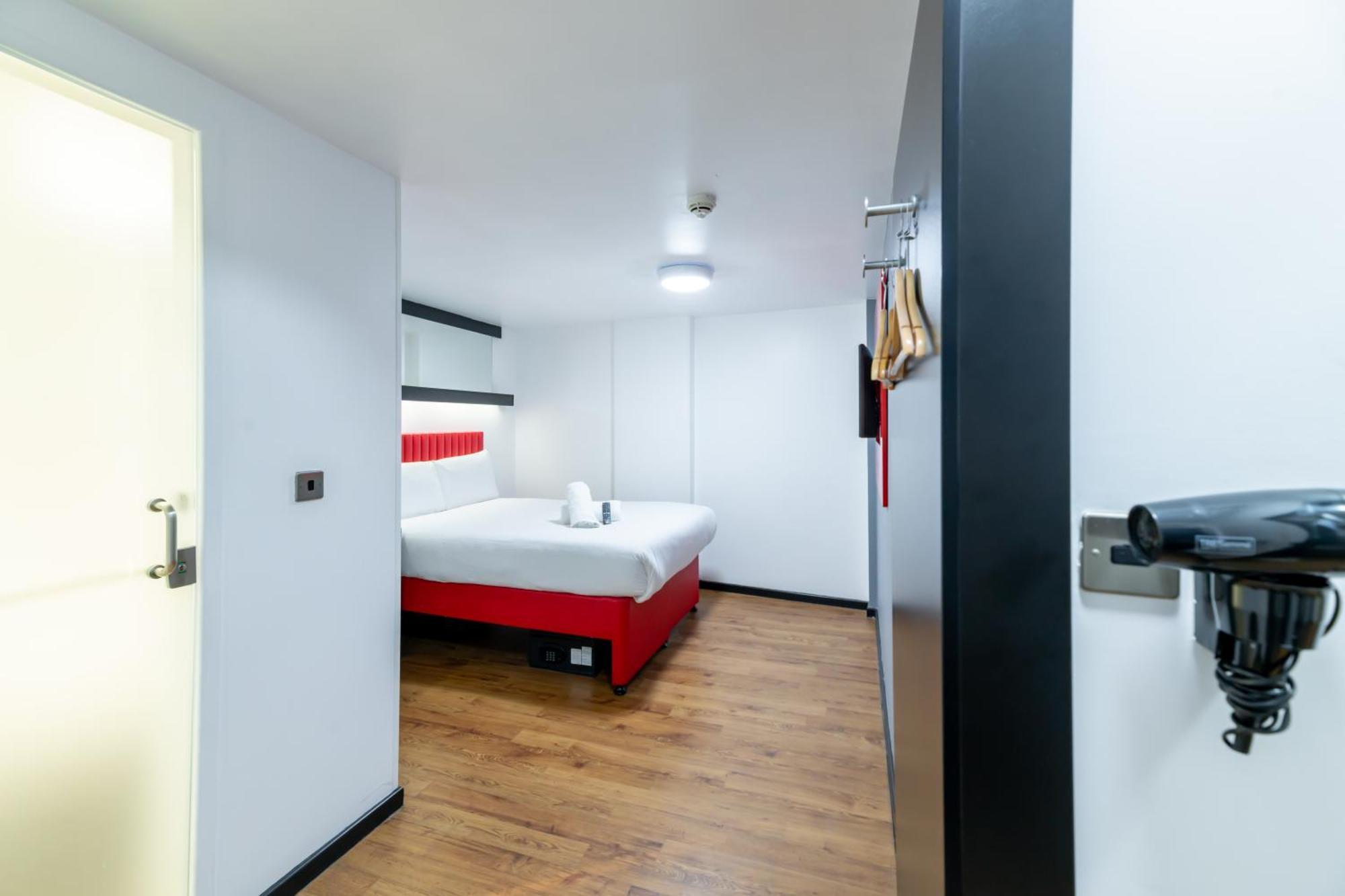 Hotel Easyhotel