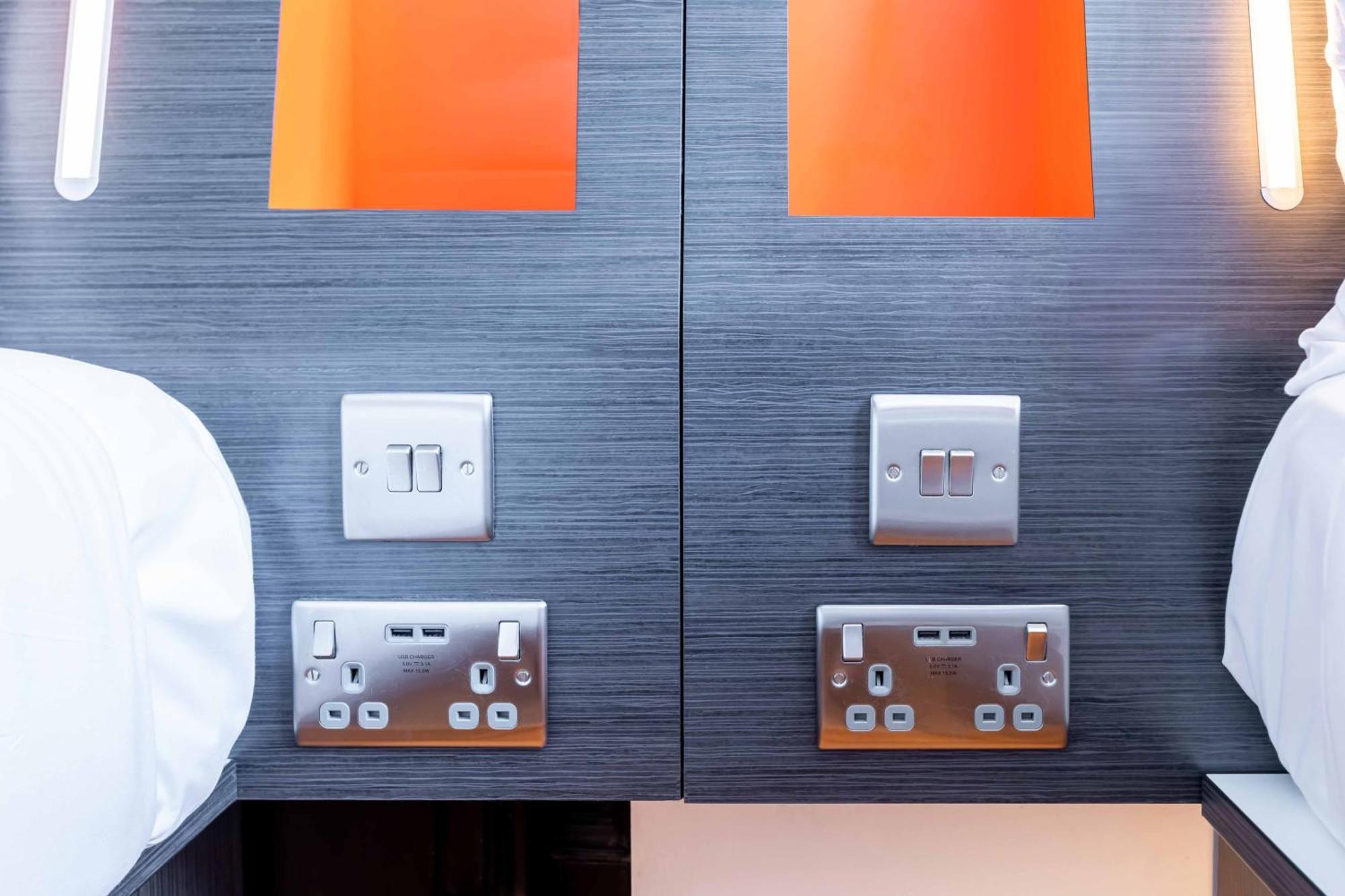 Easyhotel Hotel 2*