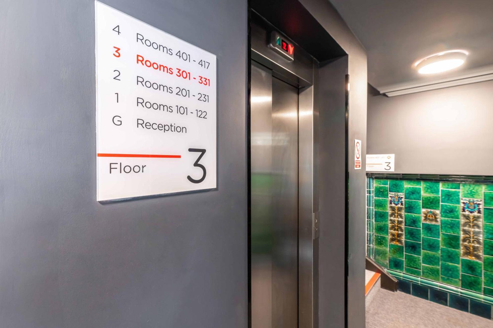 Easyhotel