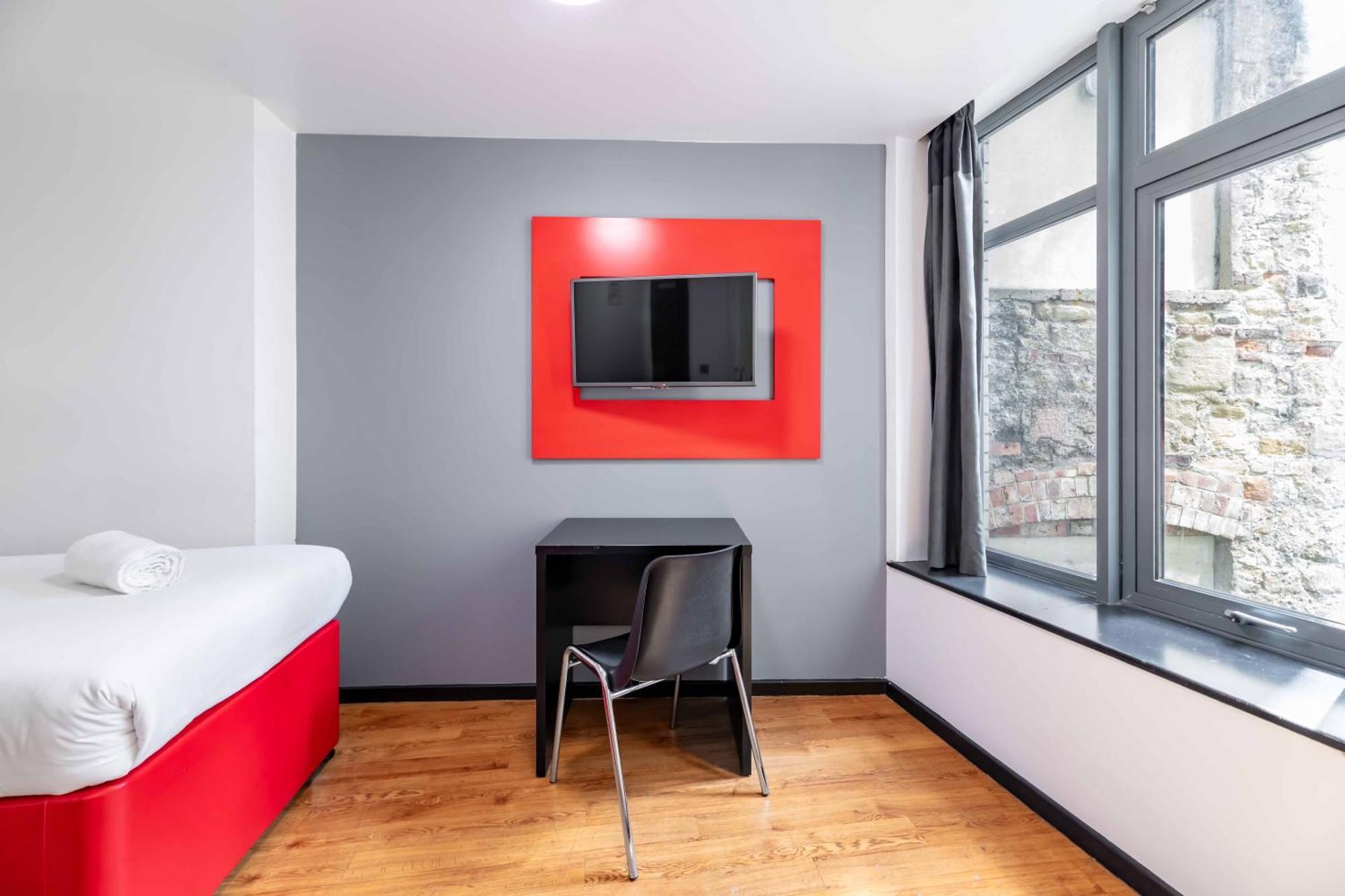Easyhotel Hotel
