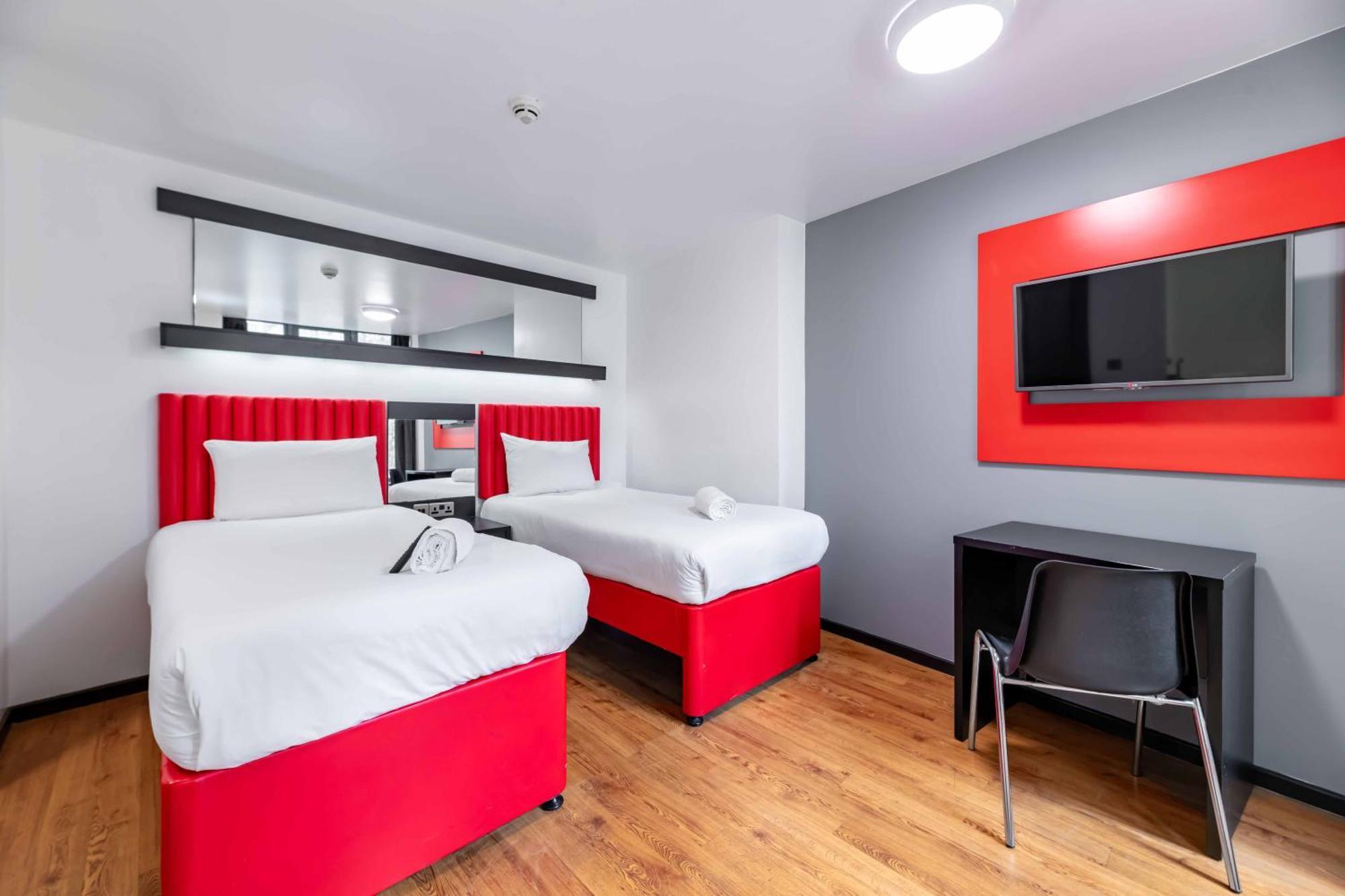 Easyhotel