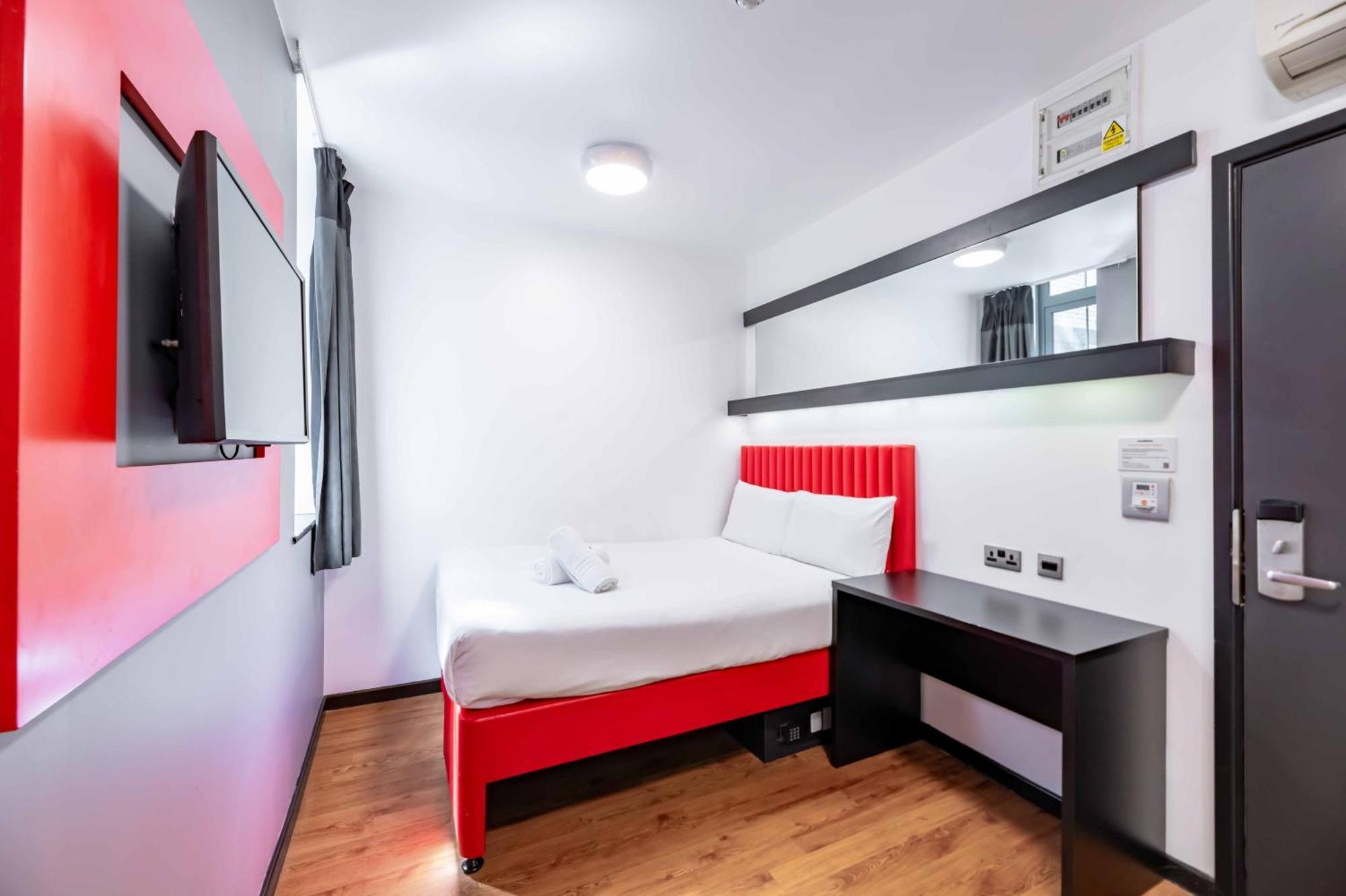 Easyhotel Hotel 2*