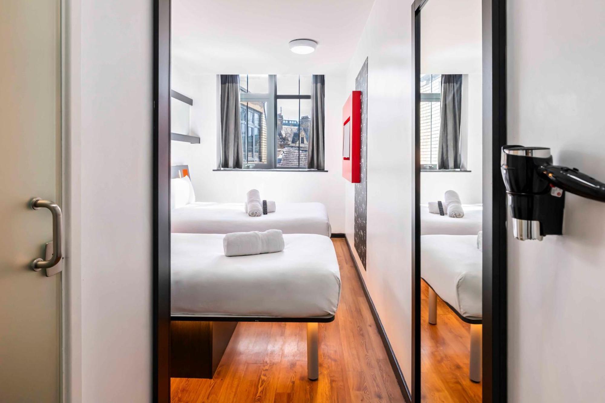 Easyhotel