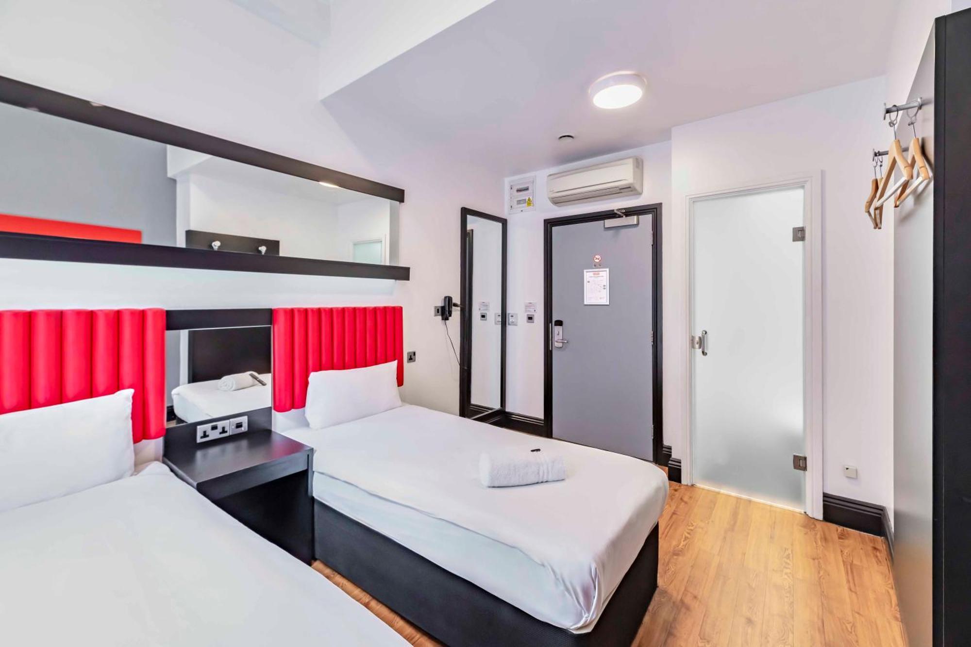 Easyhotel
