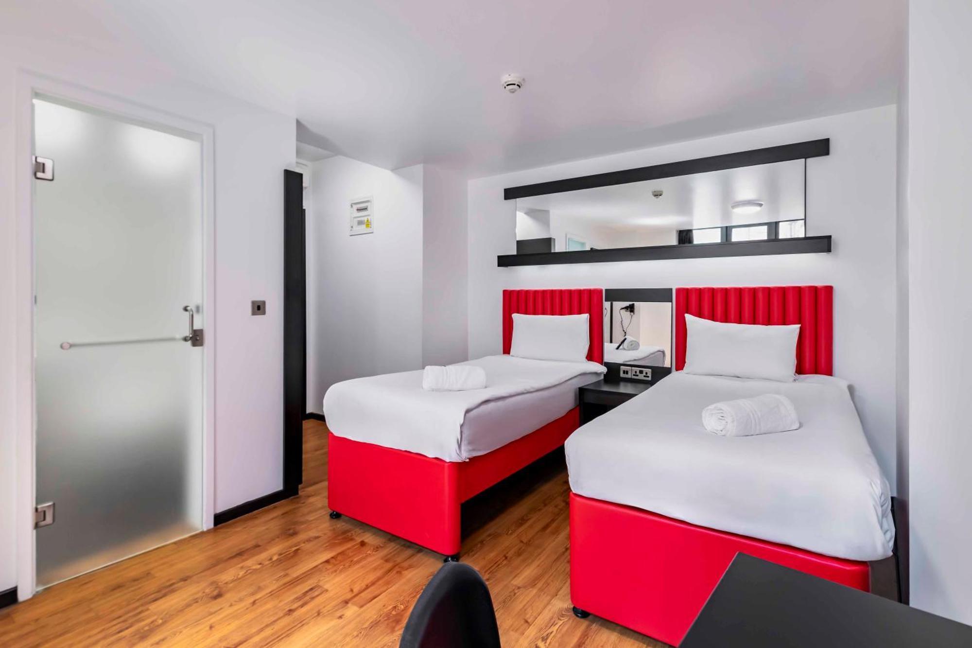 Easyhotel
