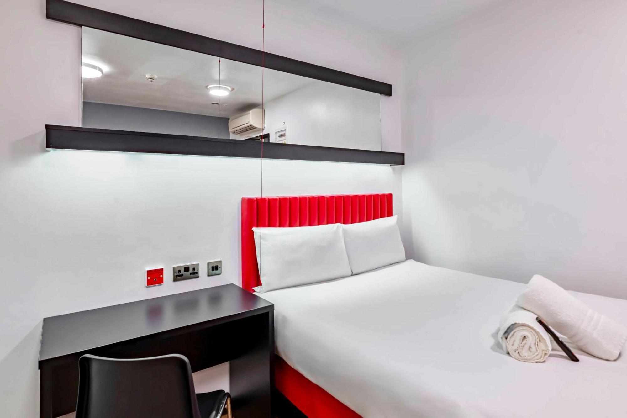 Easyhotel Hotel